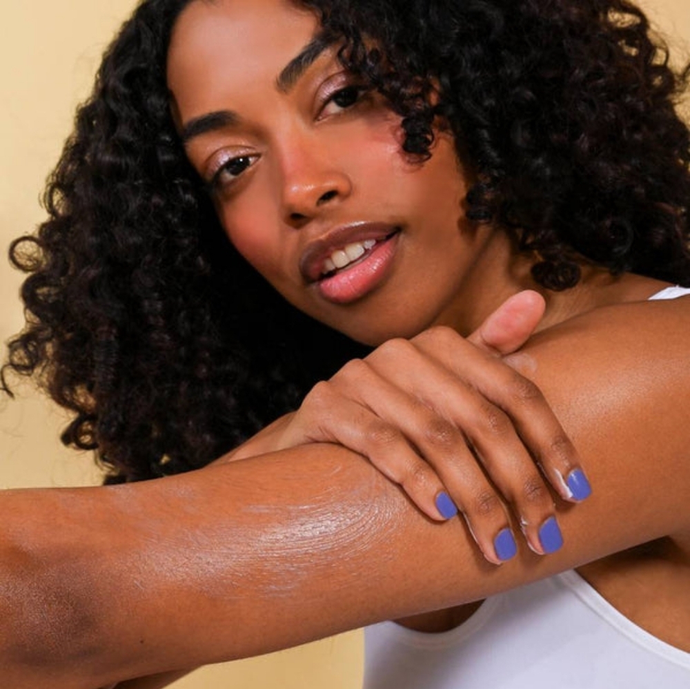 EOS Pomegranate Raspberry Body Lotion - Picture 5 of 6